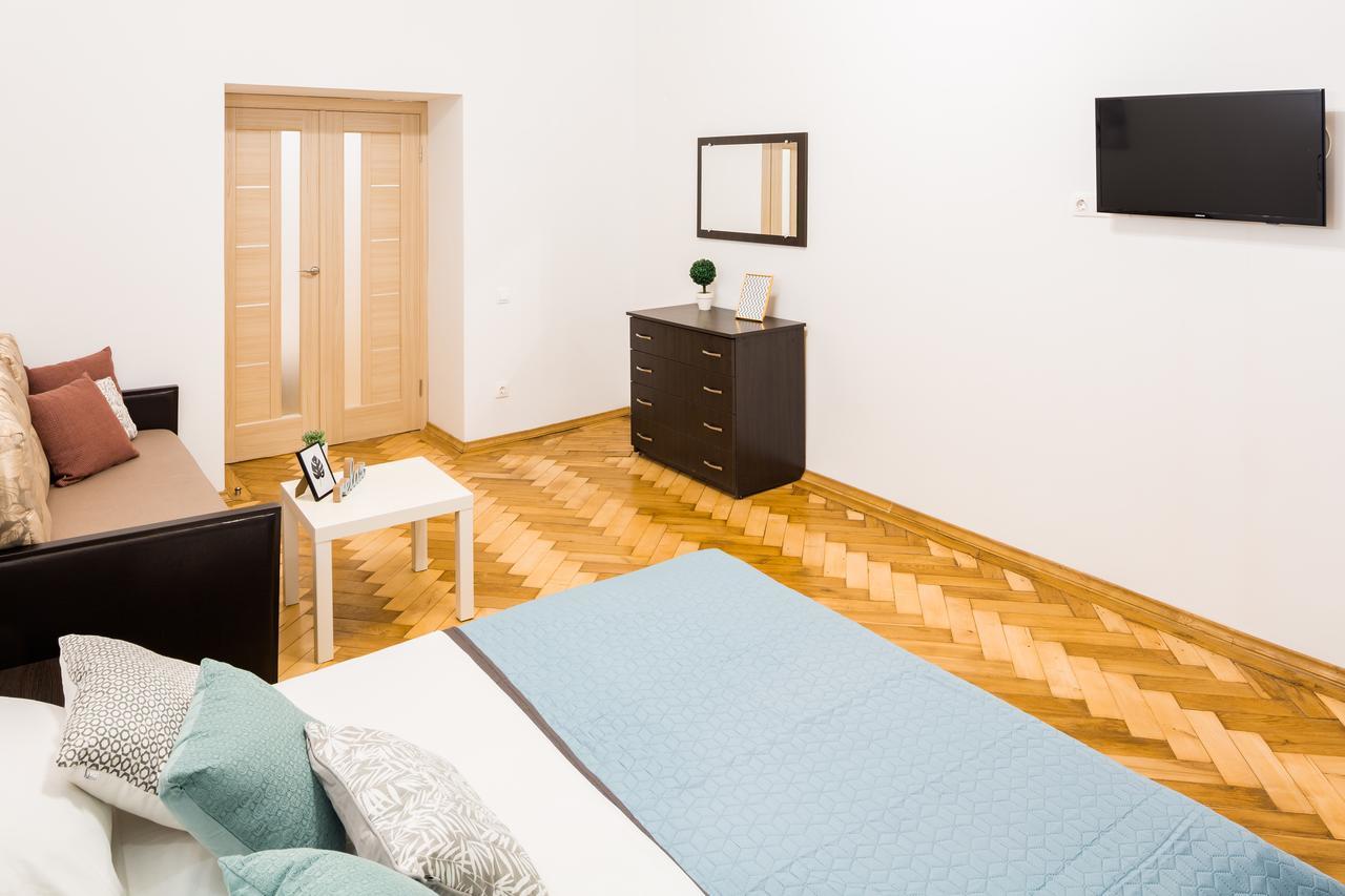 Bright And Cozy Apart With Balcony Lviv Buitenkant foto