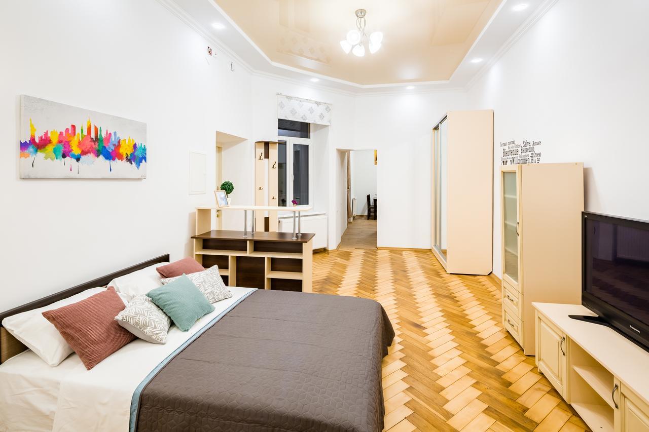 Bright And Cozy Apart With Balcony Lviv Buitenkant foto