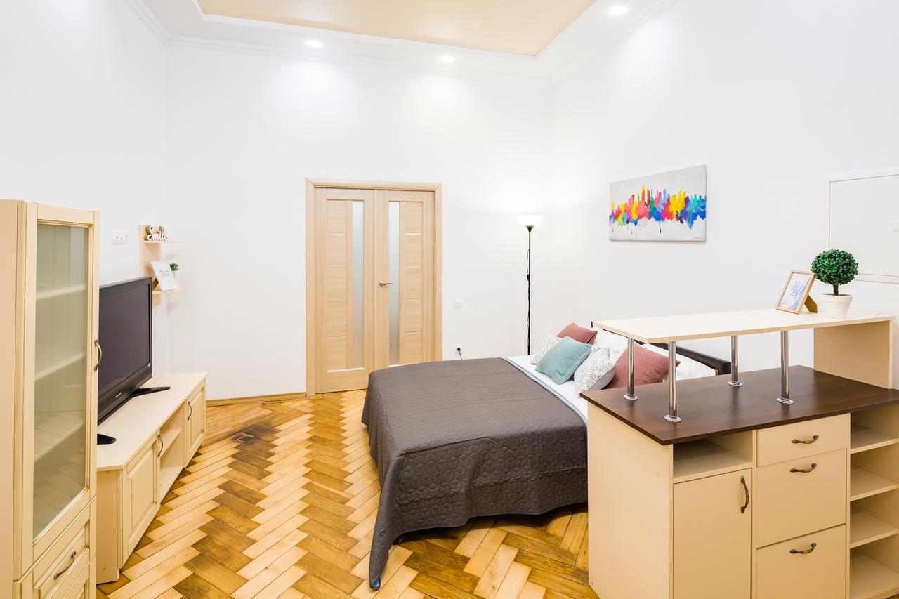 Bright And Cozy Apart With Balcony Lviv Buitenkant foto