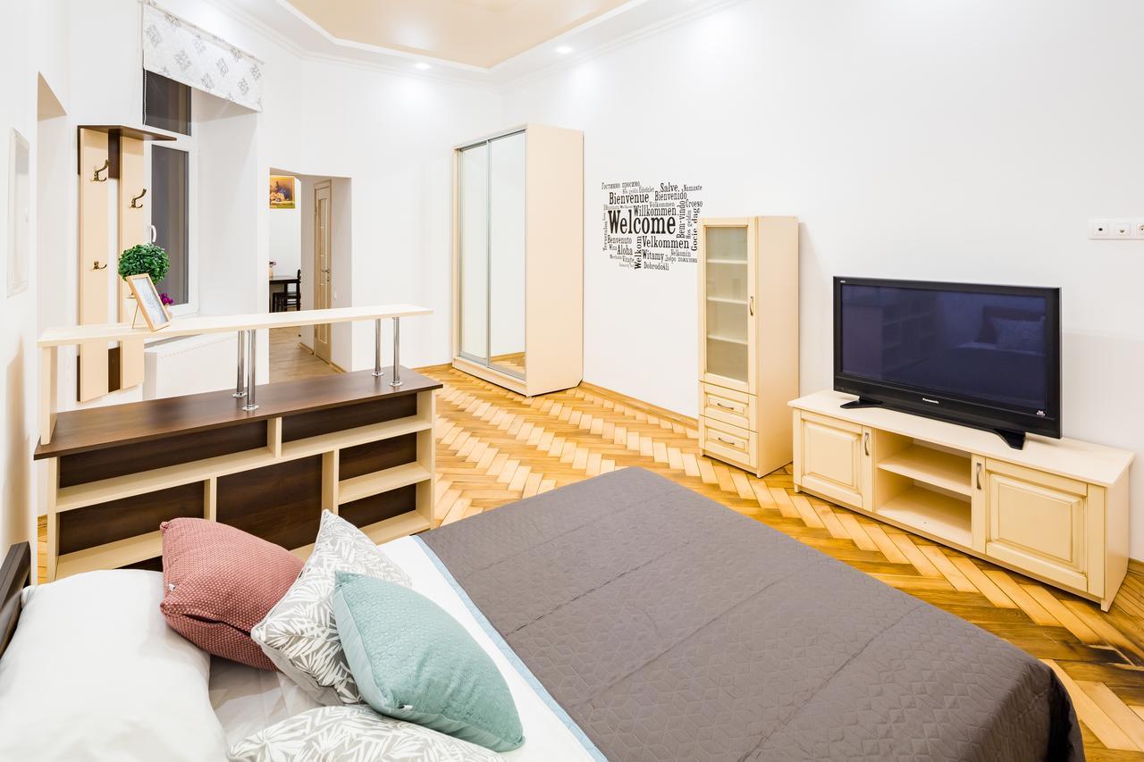 Bright And Cozy Apart With Balcony Lviv Buitenkant foto